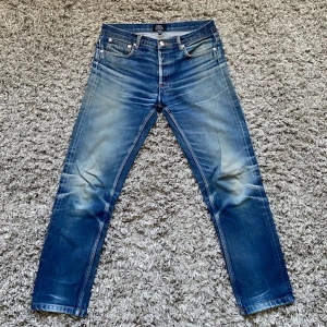 Apc selvedge jeans - Säljer dessa unika apc selvedge jeansen!⭐️Skick : Mycket bra inget slit eller defekter🙌Storlek = W29 men passar också W30!🤝Hör gärna av er om ni har funderingar!👍
