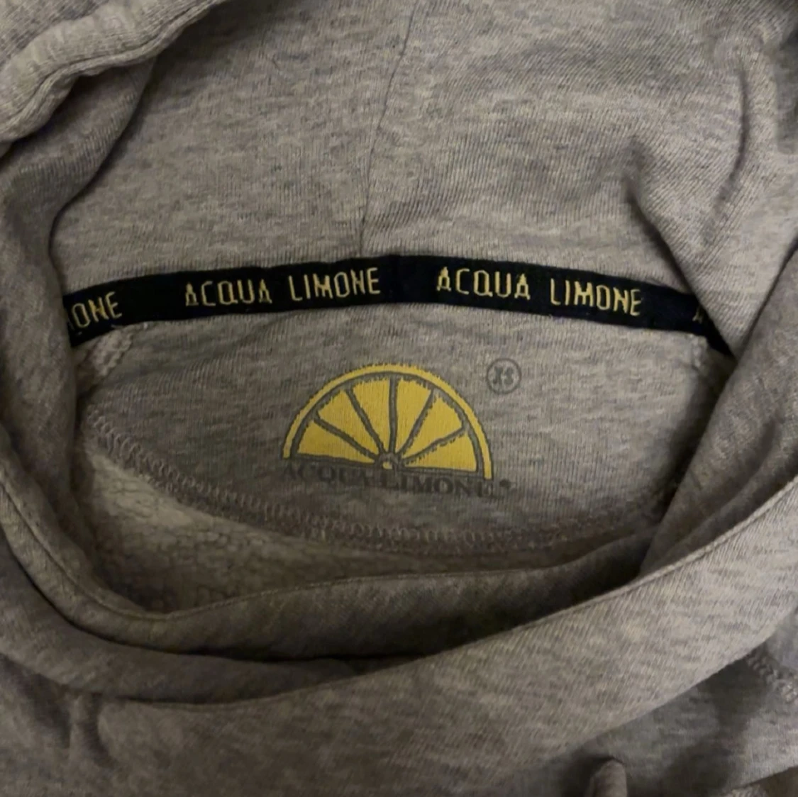 Grå hoodie från Acqua Limone - 3