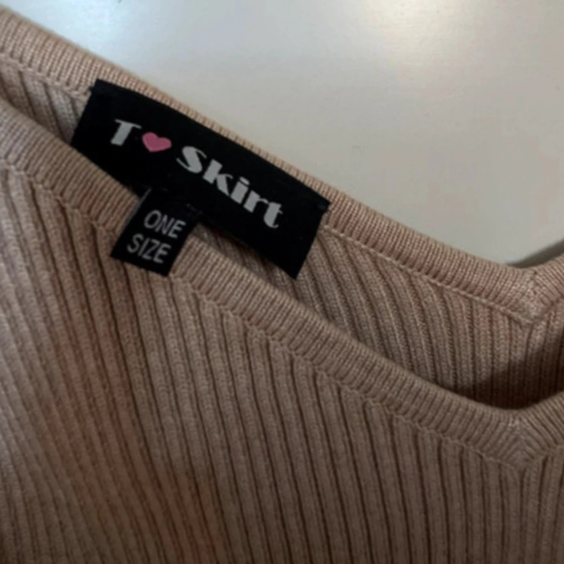 Beige ribbad v-ringad tröja - 3