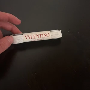 Valentino skosnören - Säljer skosnören till valentino opens, perfekt t er som bara vill ha hemma, eller använda till era egna skor!