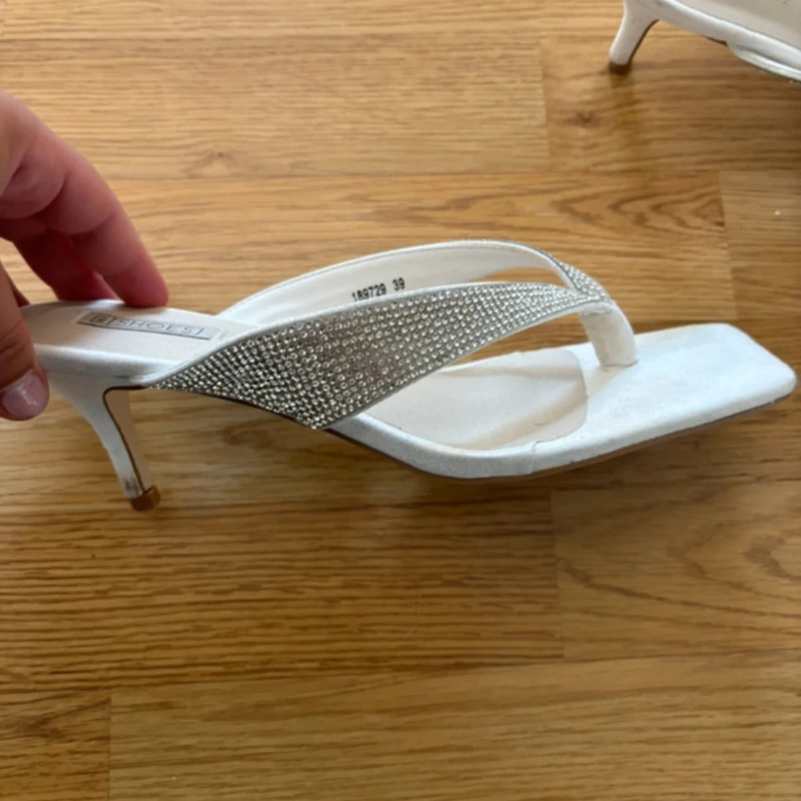 Vita sandaler med strass från NLY Shoes - 1