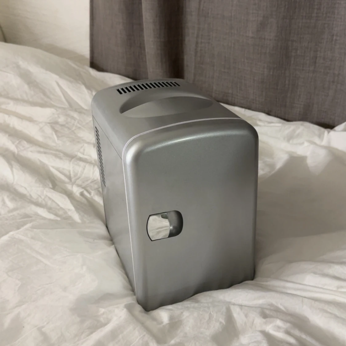 Sminkkylskåp i silver