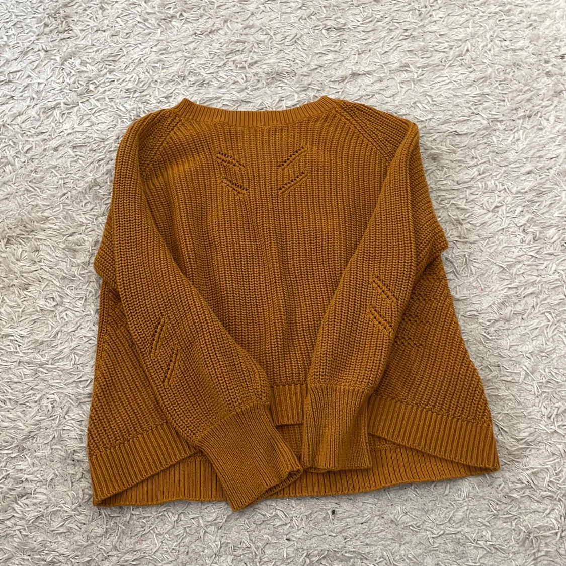 Senapsgul stickad tröja med mönster - 3