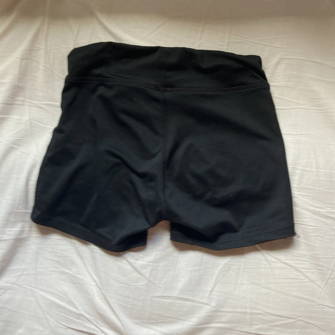 Svarta träningstights-shorts från SOC - 1