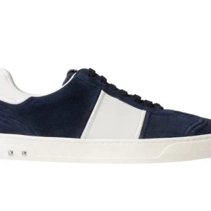 Söker valentino flygresa - Söker flygresa i storlek 41 eller 42 i navyblå svart eller röd helst under 2000kr 