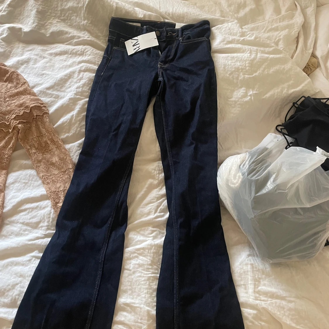 Bootcut jeans i mörkblå denim från Zara