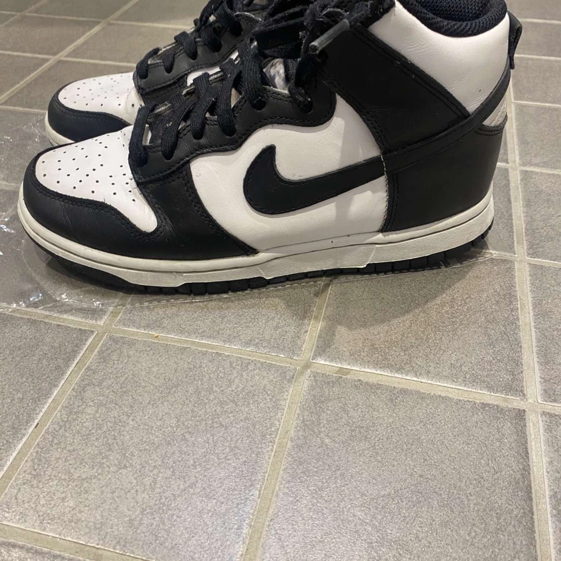 Nike Dunk High svart/vit sneakers - 2