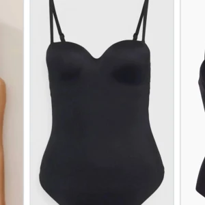 Svart korsett-topp med tunna band - Snygg svart korsett-topp med tunna justerbara axelband och formade kupor. Toppens stilrena design gör den lätt att matcha med olika outfits. Materialet är stretchigt och sitter tight mot kroppen för en smickrande siluett.