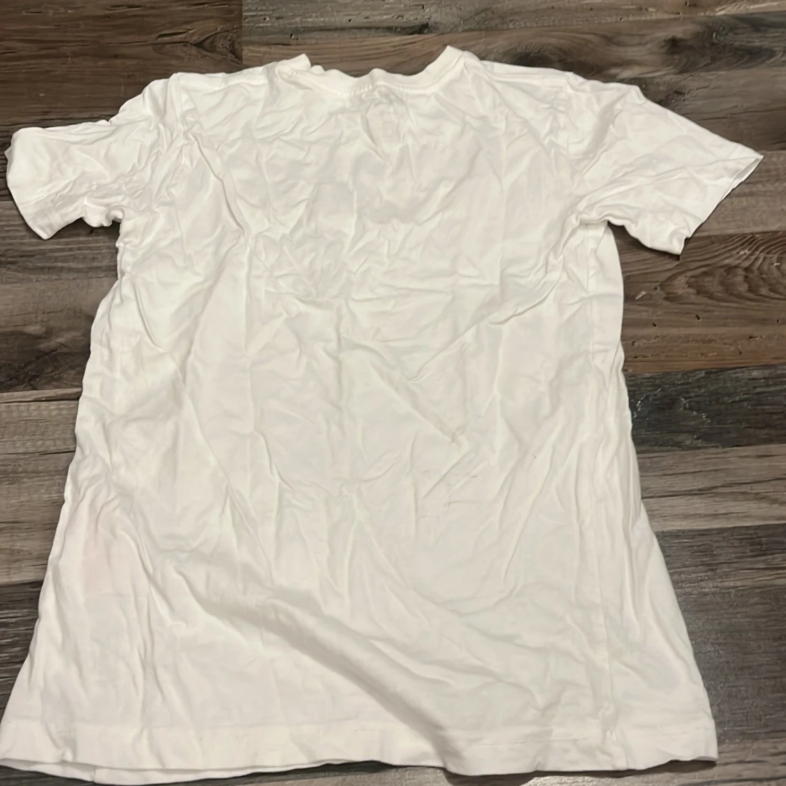 Vit Levi's t-shirt med röd logga - 1