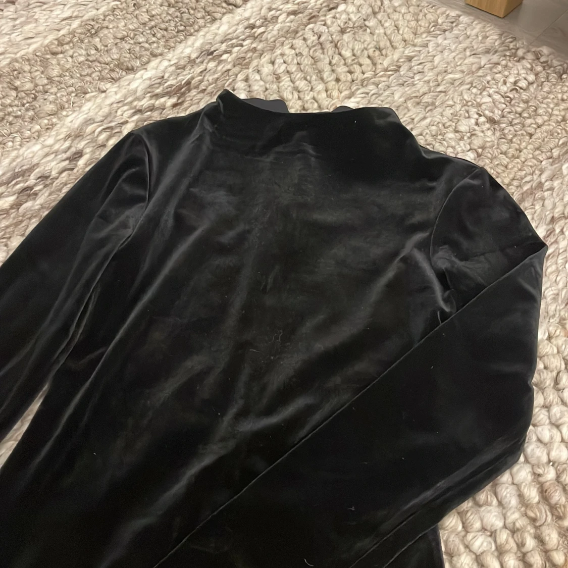 Svart sammetsklänning från H&M XS - 1