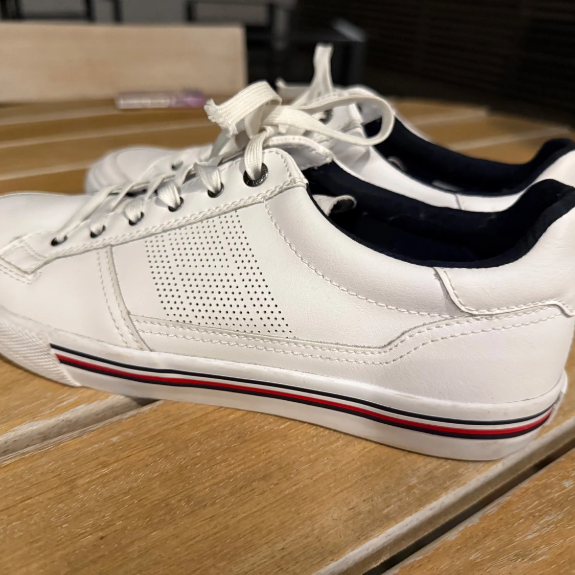 Vita sneakers från Tommy Hilfiger, storlek 40 - 4