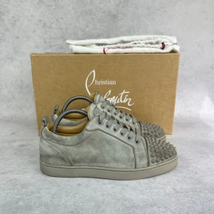 Christian Louboutin junior spike sneaker - – Condition: 8,5/10  – What is included: Box & dustbag  – Retail price: 9000 + SEK