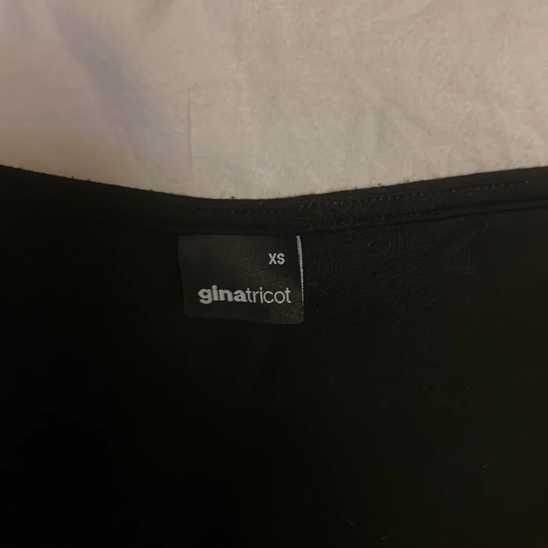 Svart omlottopp med knyt från Gina Tricot - 2