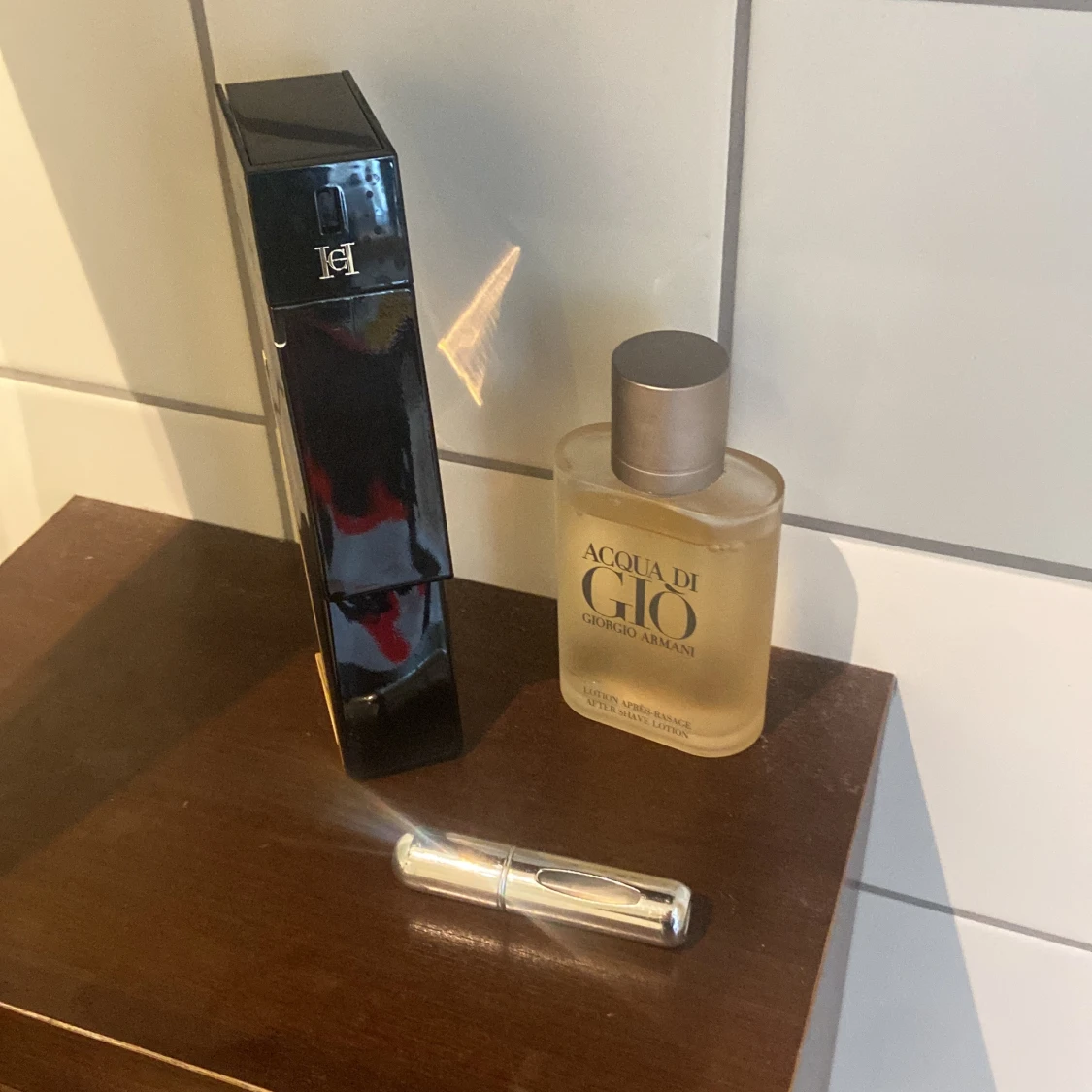 Hel för 25kr. Halv för 17kr. Acqua di Giò & Carolina Herrera parfym