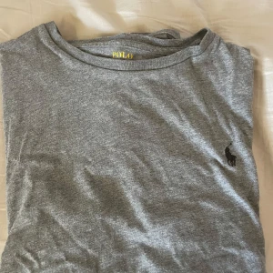 Grå tröja från Polo Ralph Lauren - Mycket bra skick 
