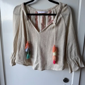 Topp Zara - Superfin topp från Zara. Fodrad med ett snyggt randigt tyg. 