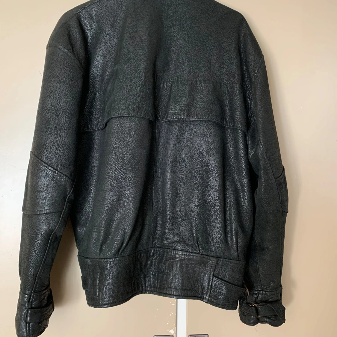 Svart retro 80-tals skinnjacka från Faris - 4