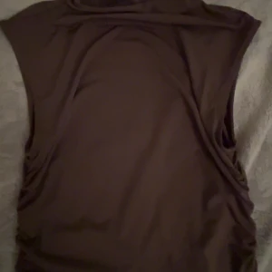 Brun söt topp - Snygg brun topp använd en gång💗.