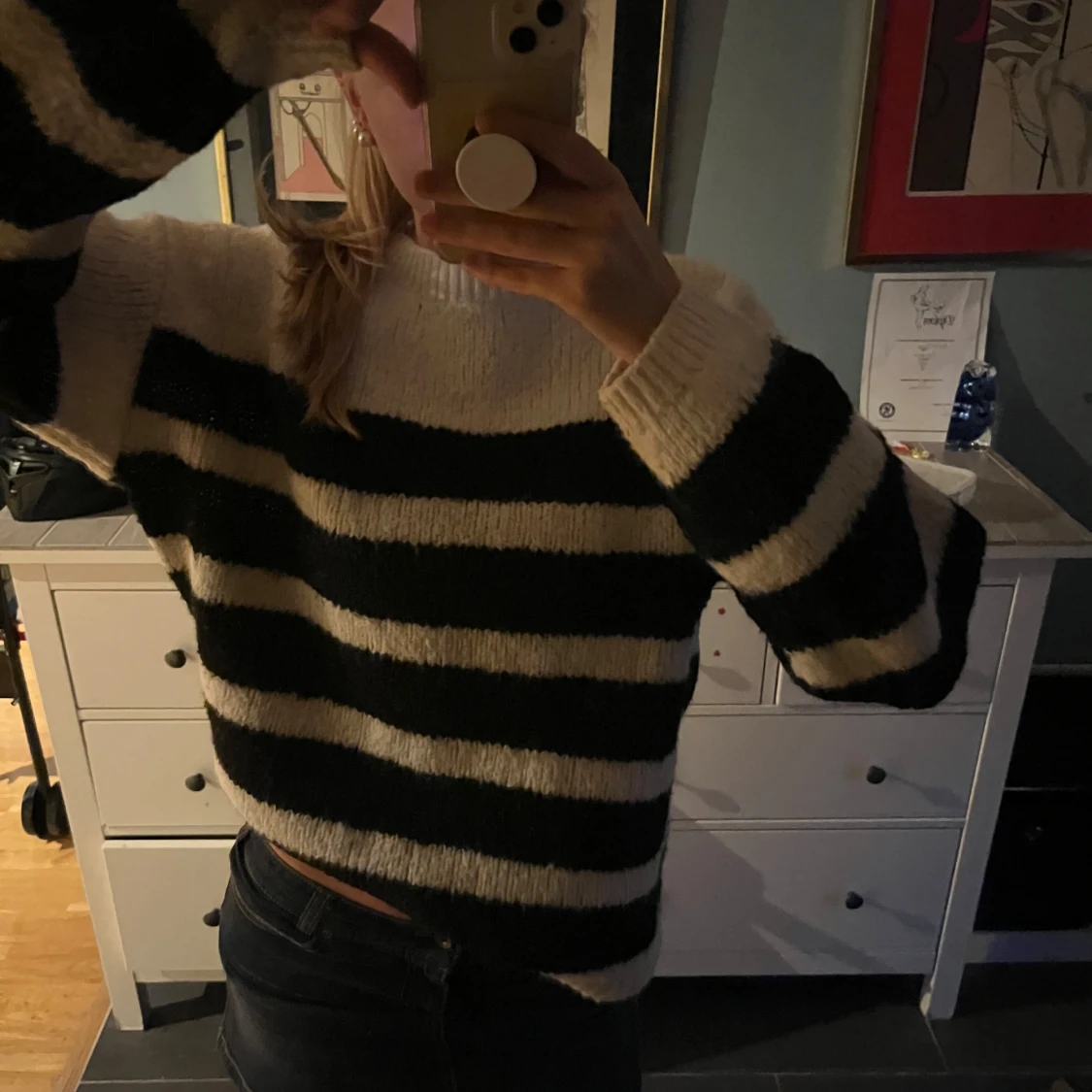 Randig stickad tröja i svart och vitt - 1