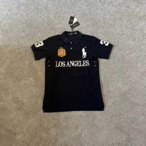 Polo Ralph Lauren Los Angeles  - Helt ny aldrig använd bra kvalitet skriv om ni har frågor eller är intresserade