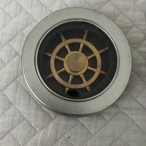 Guldigt skeppsratt-fidget spinner - Rare fidget spinner spinnnar fint