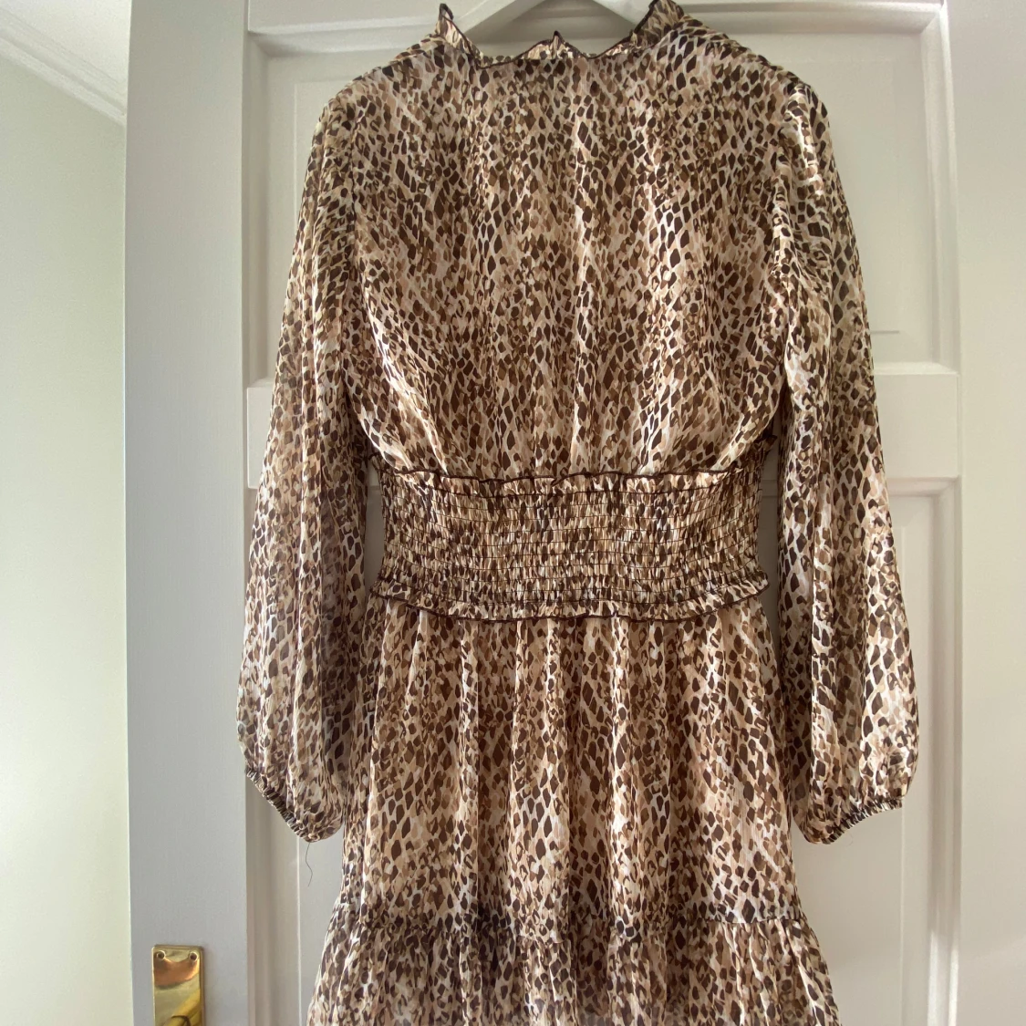 Jättesnygg leopardmönstrad kort klänning från Zara - 3