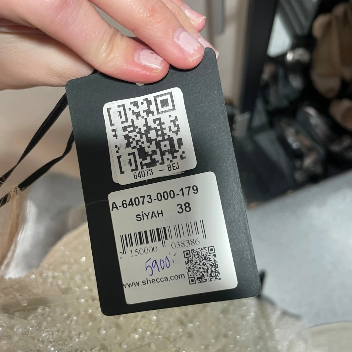 Beige / cremefärgad balklänning med pärlor och paljetter - 2