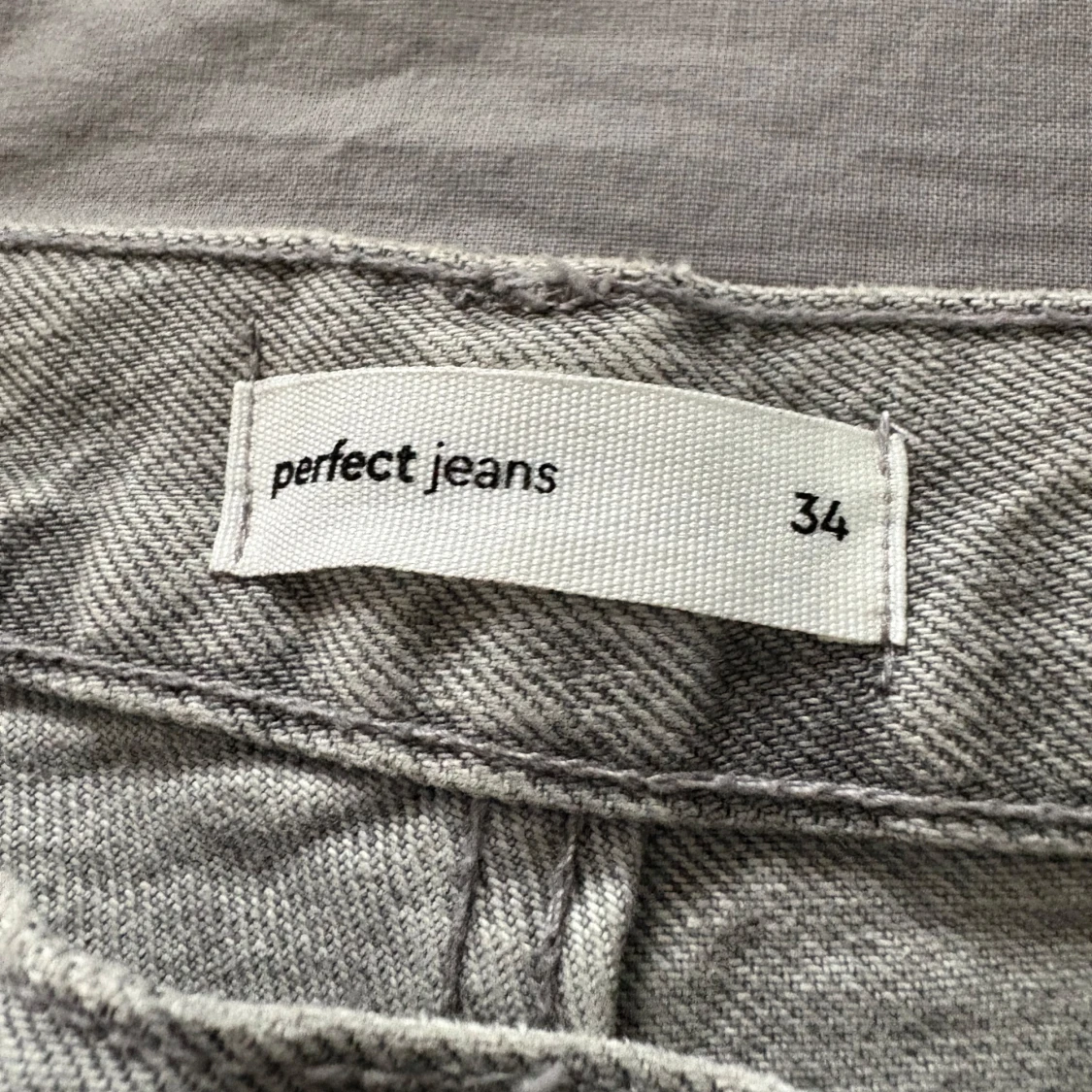 Grå jeans från ginatricot - 2