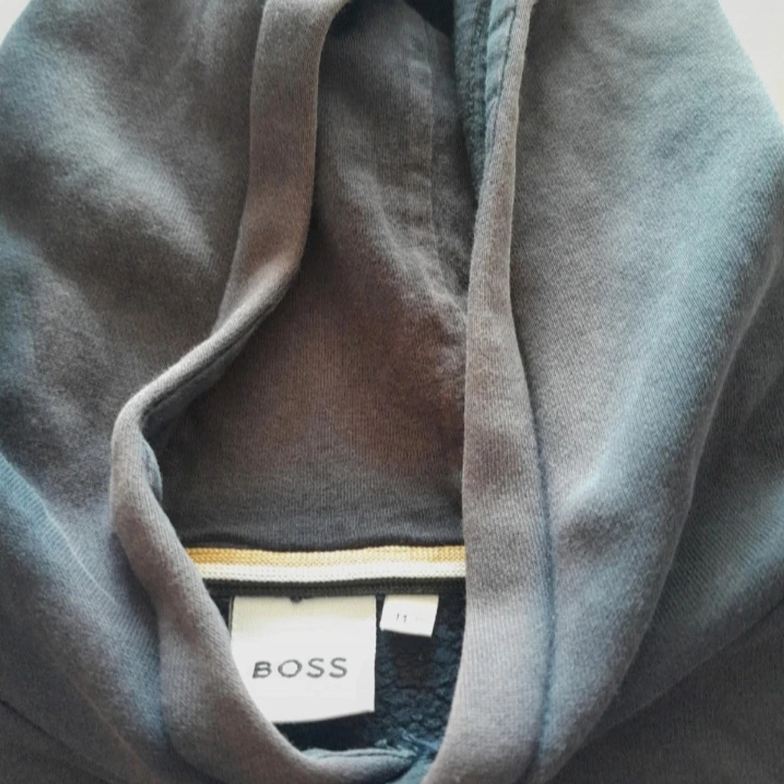 Mörkblå hoodie från BOSS - 3