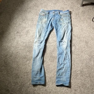 Diesel  - Säljer ett par ljusblå jeans från diesel, ny priset ligger runt 1500 kronor