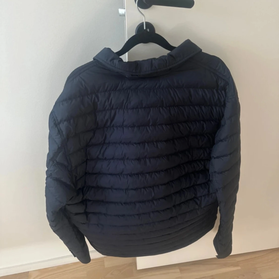 Mörkblå quiltad pufferjacka J.Lindeberg - 3