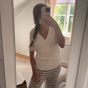 Omlott tröja beige  - Jätte fin omlott tröja i nyskick 