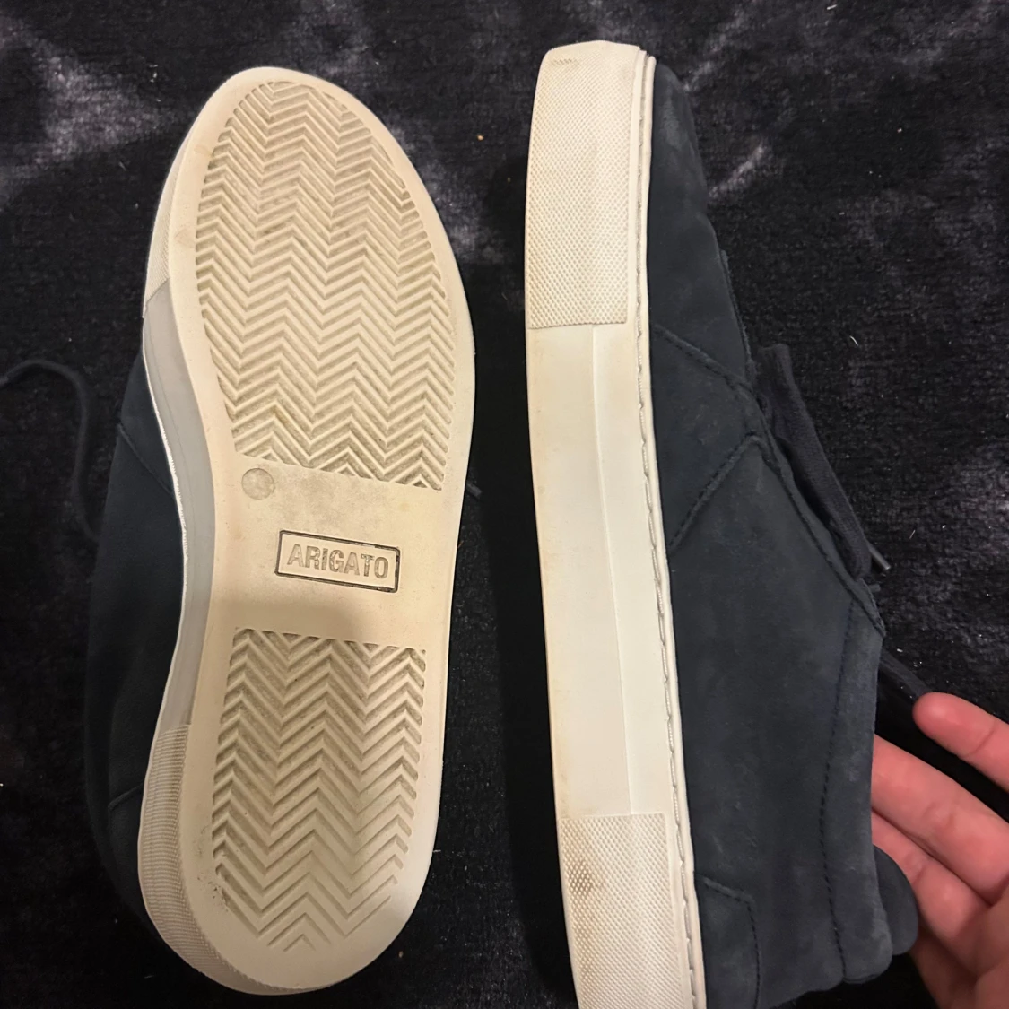 Mörkblå sneakers från Axel Arigato - 4