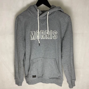 Morris hoodie  - Toppskick! Modellen är 185