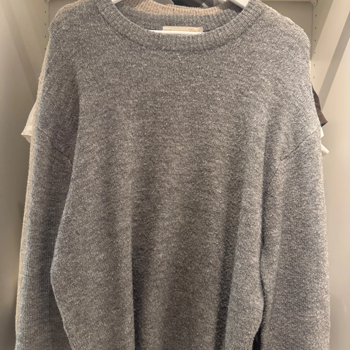 Grå stickad tröja från 157