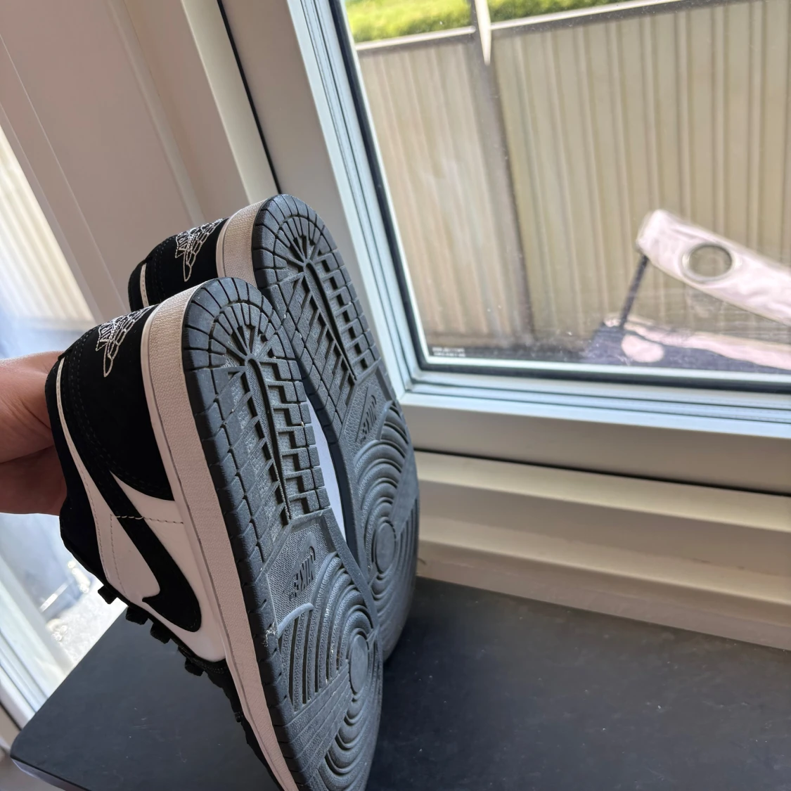 Nike Jordan 1 Low svart/vit strl 41 - 1