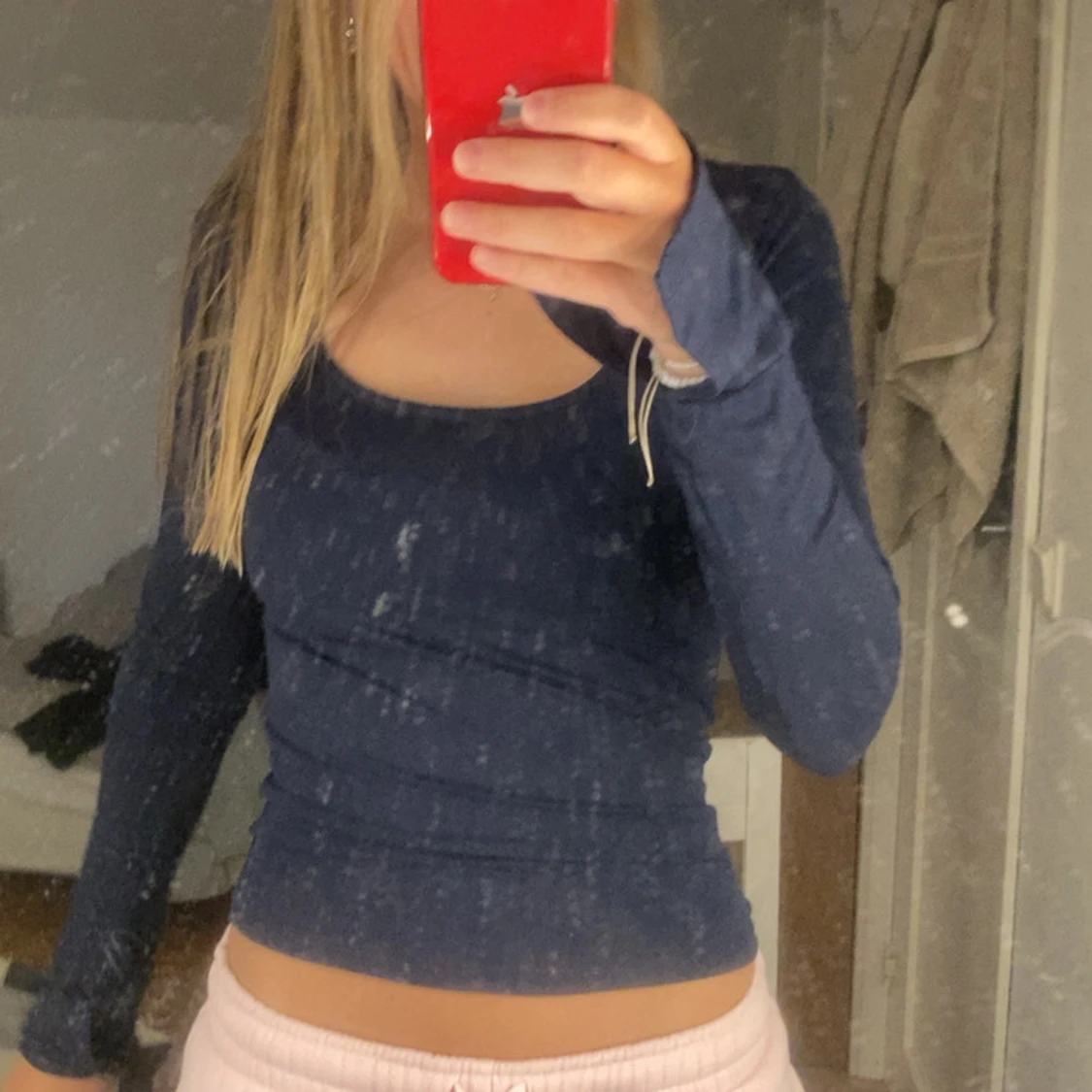 Mörkblå långärmad topp med rund hals