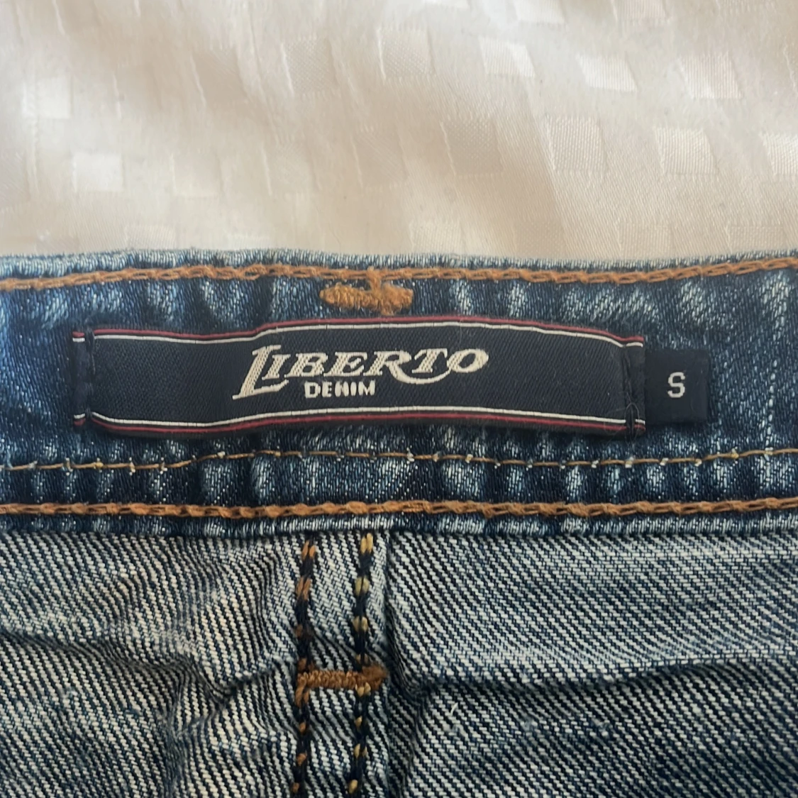 Jeanskjol från Liberto med broderi - 2