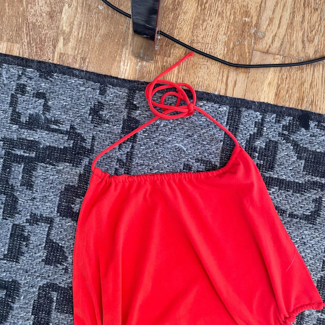 Röd långklänning med snörning - 2