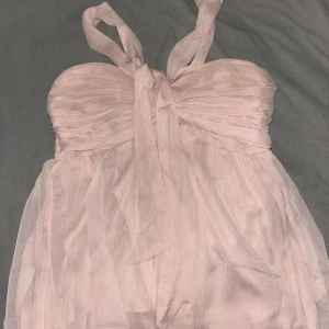 Rosa topp - Från Nelly! Kan knyta lite hur man vill