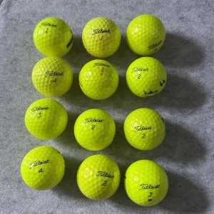 Golfbollar. Titliest blandat - 6 toursoft, 4 pro v1 och två trufeel. 
