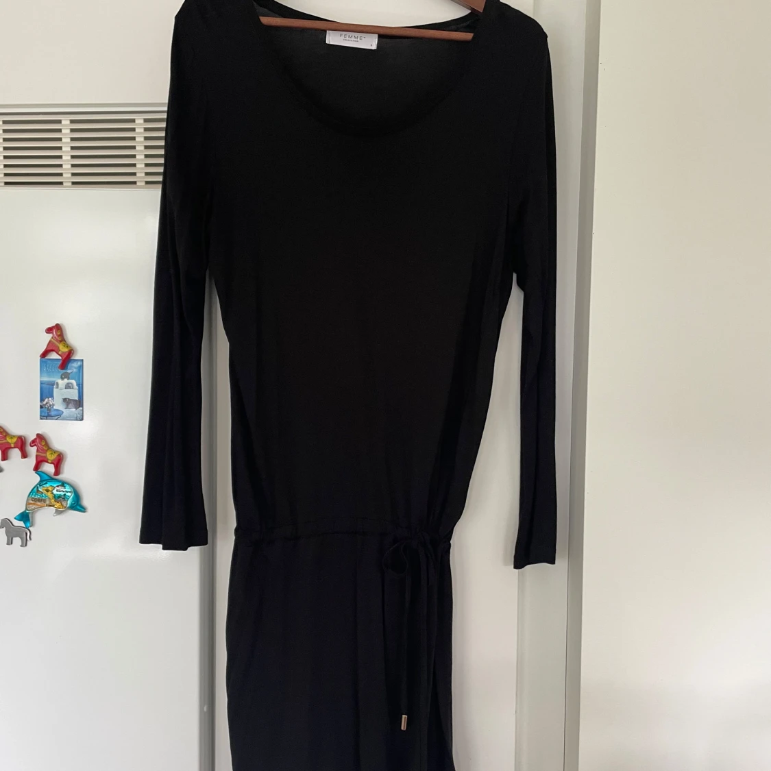 Svart långärmad klänning Femme Collection - 1