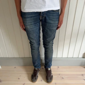 Nudie Jeans - Nudie Jeans (Grim Tim) | Size: W29 L32 | Skick: 8.5/10, inga tydliga defekter | Hör av dig vid frågor och funderingar | Vänliga hälsningar!