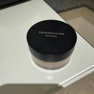 bareMinerals Original Foundation Fairly Light - bareMinerals Original Foundation i nyansen Fairly Light 03.  Säljer den eftersom färgen inte passade mig🤍
