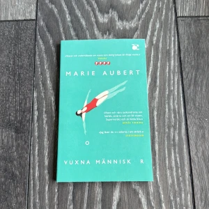 Vuxna människor - En vass och underhållande bok om familjedrama, kärlek och att bli vuxen. Perfekt för dig som gillar smarta berättelser med humor och svärta. Lättläst och engagerande – en bok du läser i ett svep!
