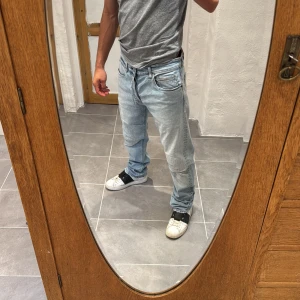 Replay jeans  - Ett par snygga jeans från Replay i storlek W32 L32 i modellen Grover 