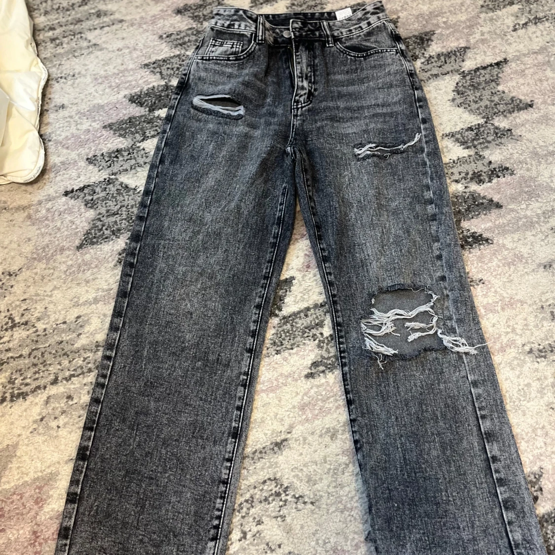 Grå raka jeans med hög midja - 1