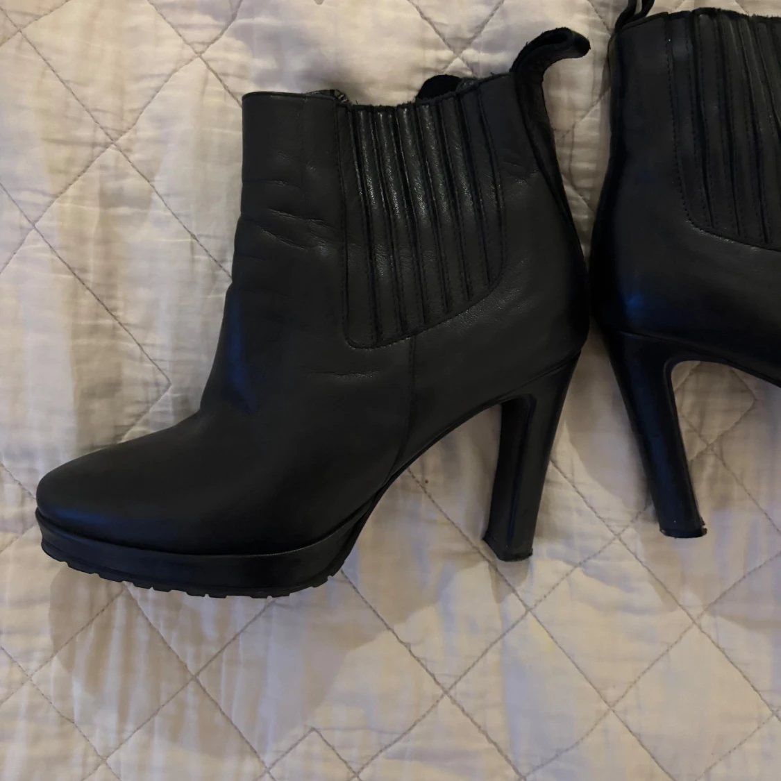 Svarta klackskor från Reschia, strl 39 - 1