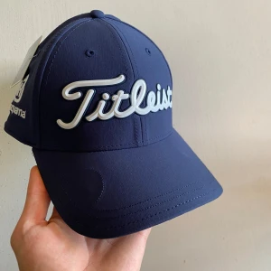Titelist keps golf - Säljer en snygg helt ny golf keps från titelist. Vid fler frågor osv bara att skriva! 🙂pris absolut inte hugget!