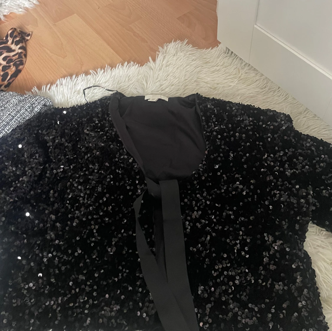 Svart paljettkofta från H&M - 3